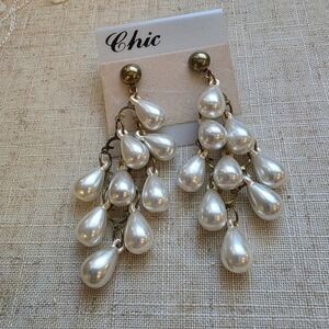 Chic Chandelier Earrings White Faux Pearl Gold Tone Cascade Tiered Teardrop Post